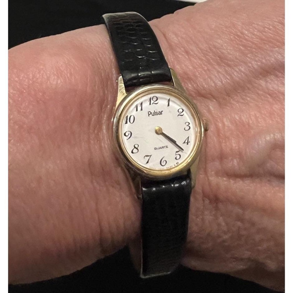 Pulsar Women's Gold Tone Embossed Leather Strap Watch Vintage